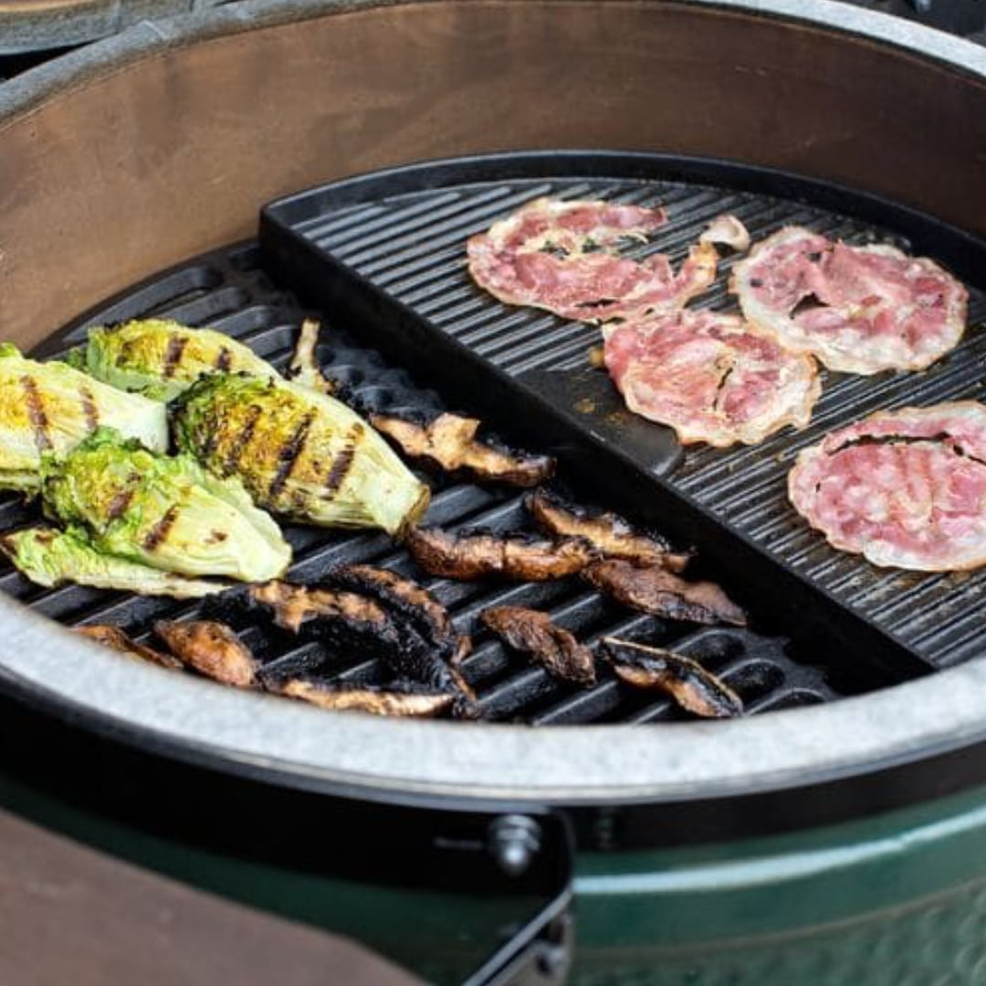 Půlkruhová litinová grilovací plotna BGE pro gril XL